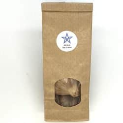 sachet en papier kraft qui contient deux têtes d'ail noir