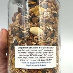 Pot de granola avec étiquette de la composition détaillée