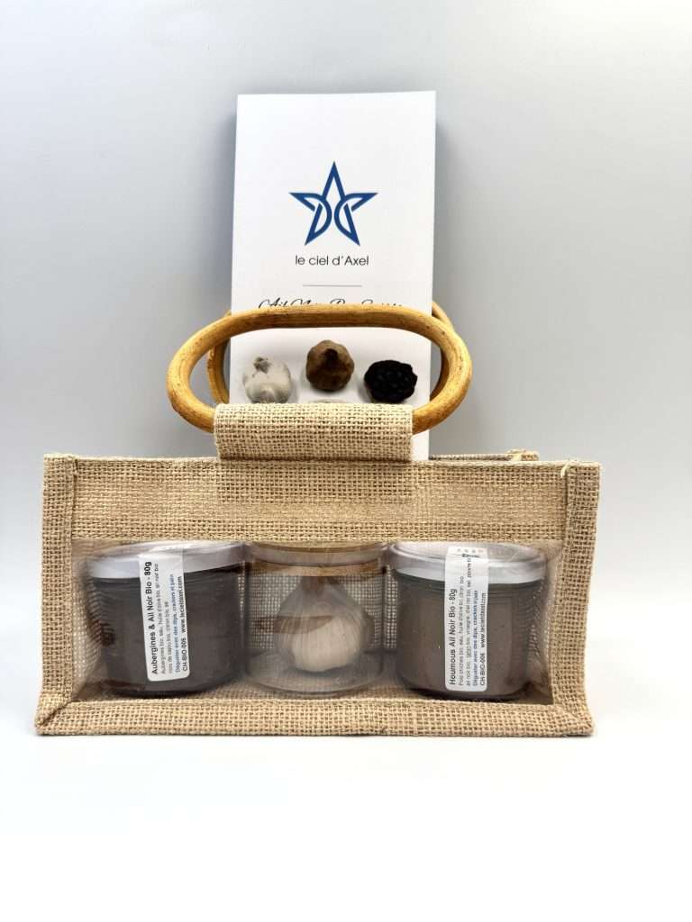Sac et coffret de dégustation mini de l'ail noir qui contient les aubergines à l'ail noir, une tête d'ail noir et le houmous à l'ail noir
