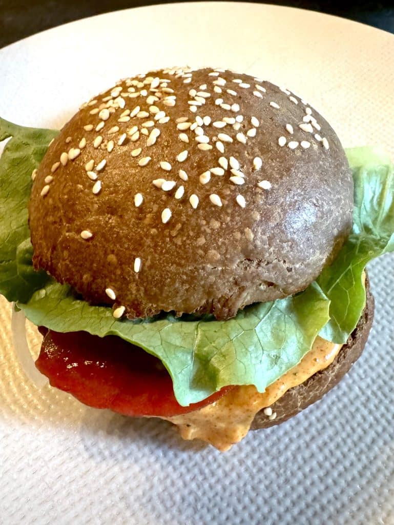 Recette du pain pour burger à l'ail noir