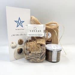 Coffret qui comprend 1 paquet de crackers et 1 tartinade