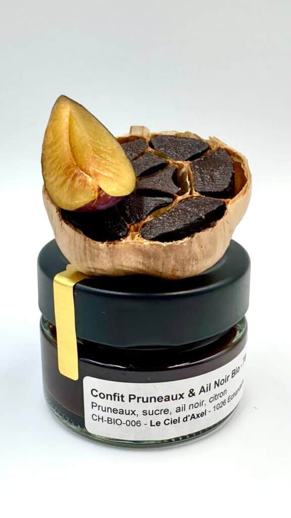 Confit de pruneaux à l'ail noir bio